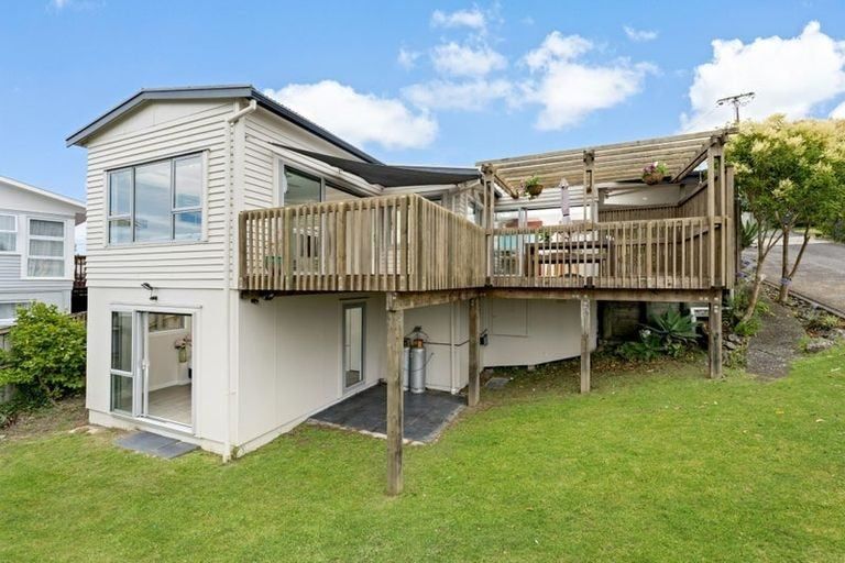 Photo of property in 24 Kiteroa Terrace, Rothesay Bay, Auckland, 0630