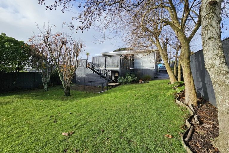 Photo of property in 40 Pioneer Road, Moturoa, New Plymouth, 4310