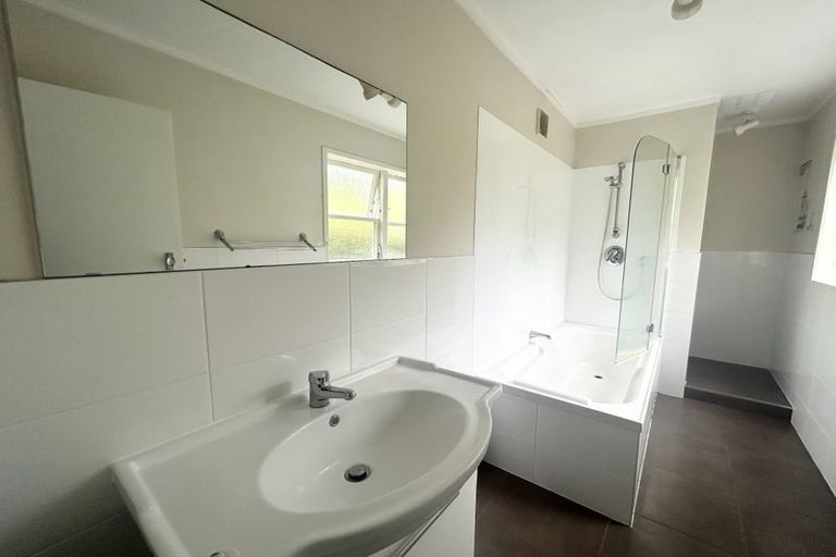 Photo of property in 1/48 Hogans Road, Glenfield, Auckland, 0629