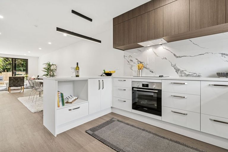 Photo of property in 14 Freyberg Place, Howick, Auckland, 2014