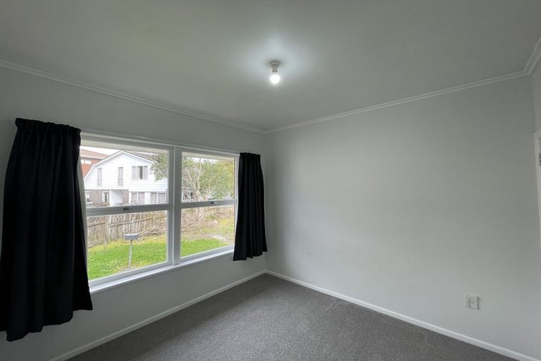 Photo of property in 31 Exmouth Road, Northcote, Auckland, 0627
