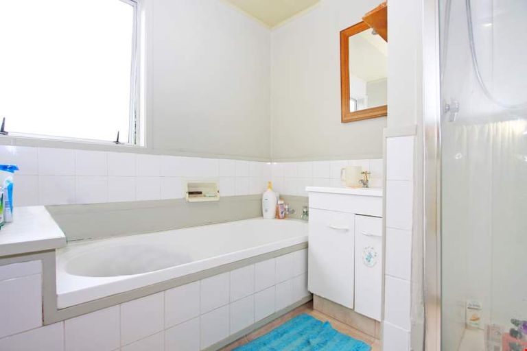 Photo of property in 3 Carter Place, Manurewa, Auckland, 2102