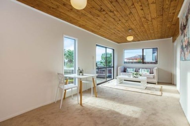 Photo of property in 162 Luckens Road, West Harbour, Auckland, 0618