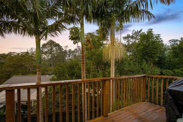 Photo of property in 5 Lowell Place, Massey, Auckland, 0614