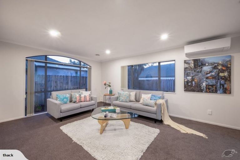 Photo of property in 3 Naul Place, East Tamaki Heights, Auckland, 2016
