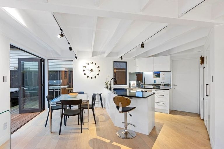 Photo of property in 2/36 Edgeware Road, St Albans, Christchurch, 8014