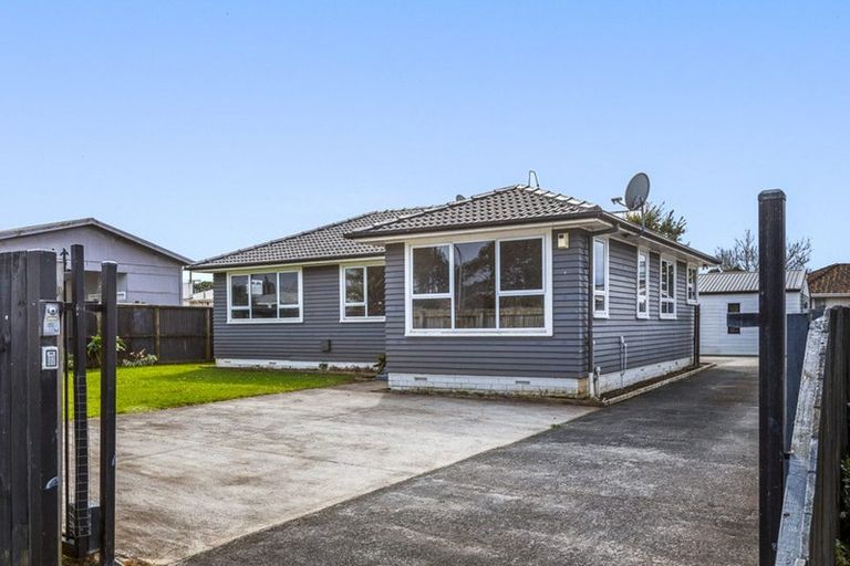 Photo of property in 29 Lavinia Crescent, Mangere East, Auckland, 2024