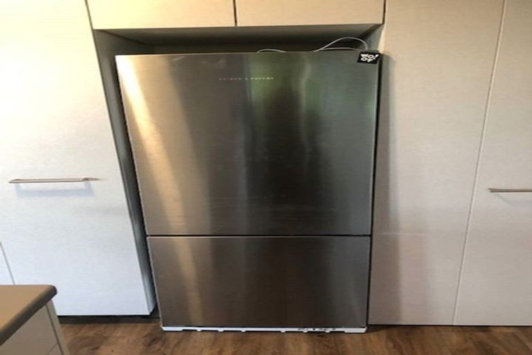 Photo of property in 37 Singers Road, Korokoro, Lower Hutt, 5012