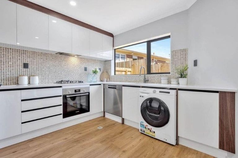 Photo of property in 1/72 Howe Street, Howick, Auckland, 2014