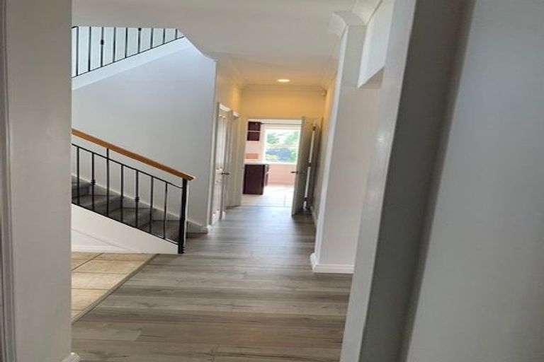 Photo of property in 2 Glastry Close, East Tamaki Heights, Auckland, 2016