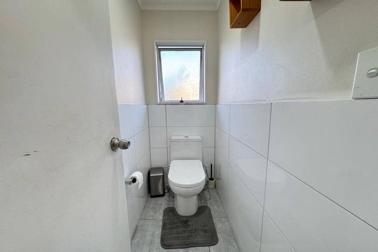 Photo of property in 15 Hinerau Street, Henderson, Auckland, 0612