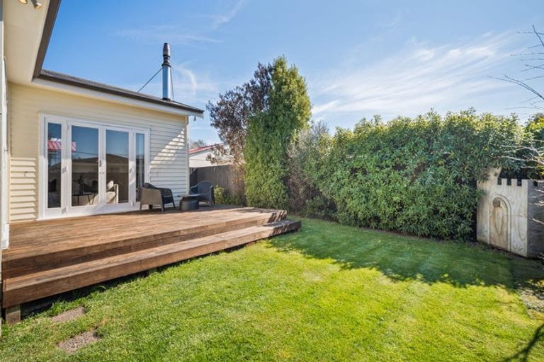 Photo of property in 27 Wades Avenue, Saint Martins, Christchurch, 8022