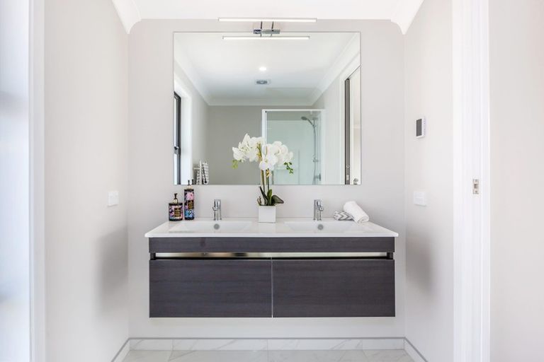 Photo of property in 117 Queen Charlotte Drive, Aotea, Porirua, 5024