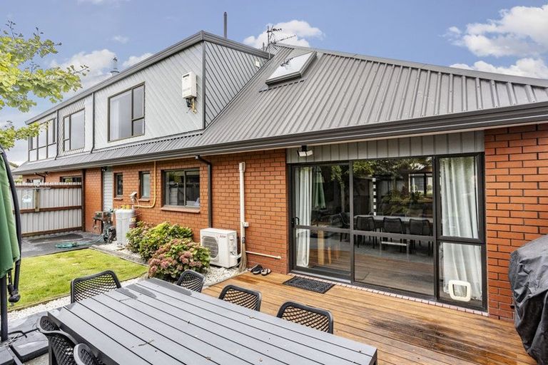 Photo of property in 10 Pyatt Place, Redwood, Christchurch, 8051