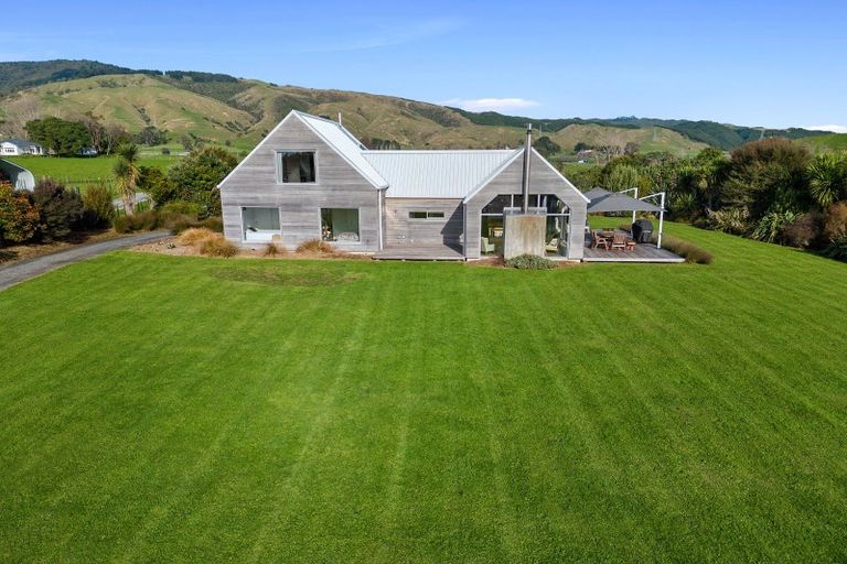 Photo of property in 48 Mountain View Drive, Manakau, Otaki, 5583