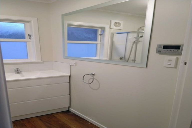 Photo of property in 103 Kenmore Street, Newlands, Wellington, 6037