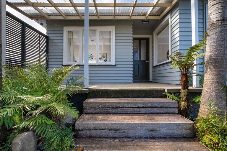 Photo of property in 82 Rosier Road, Glen Eden, Auckland, 0602
