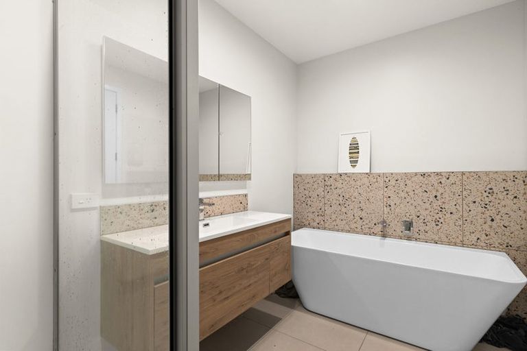 Photo of property in 2 Willowbrook Place, Clive, 4102