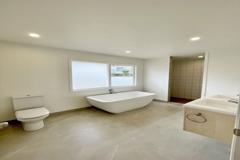 Photo of property in 27 Kaikoura Street, Henderson, Auckland, 0612