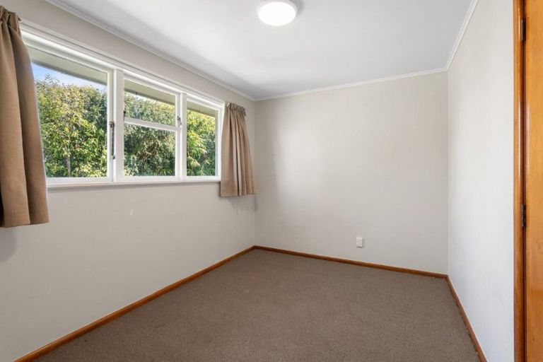 Photo of property in 21 Lambeth Crescent, Northcote, Christchurch, 8052