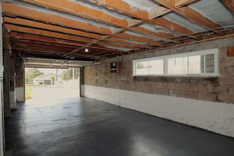 Photo of property in 13 Lyndhurst Road, Te Atatu South, Auckland, 0610