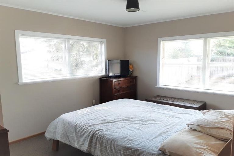 Photo of property in 17 Paterson Avenue, Pukekohe, 2120