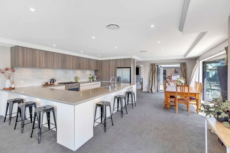 Photo of property in 27 Foresters Crescent, Parklands, Christchurch, 8083