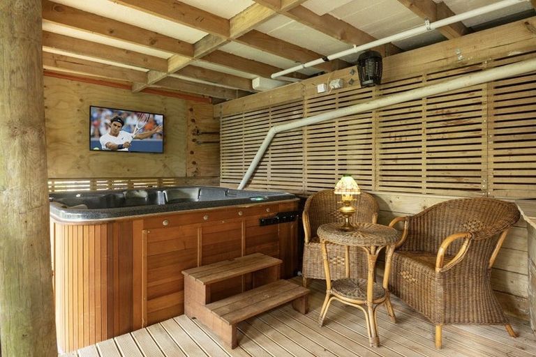Photo of property in 156 Piha Road, Piha, New Lynn, 0772