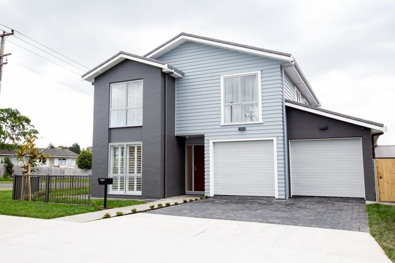 Photo of property in 2 Manutewhau Road, Massey, Auckland, 0614