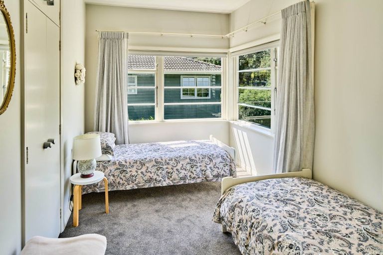 Photo of property in 33 Cheviot Road, Lowry Bay, Lower Hutt, 5013