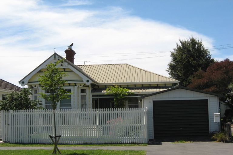 Photo of property in 198 Geraldine Street, Edgeware, Christchurch, 8013