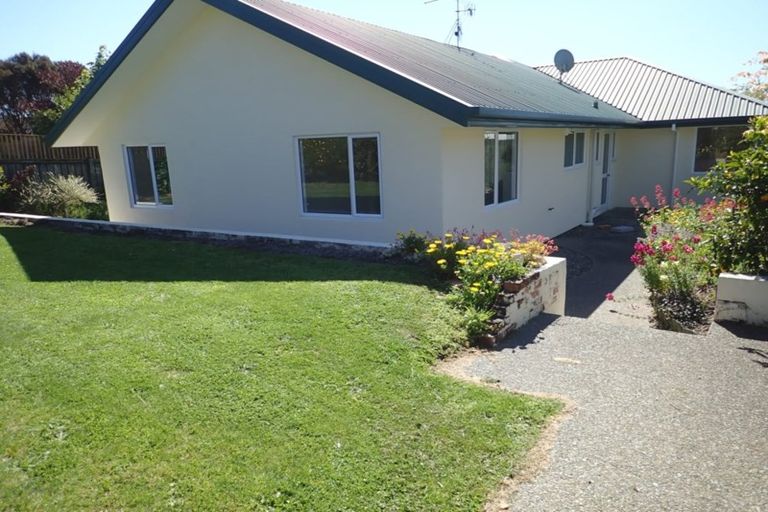 Photo of property in 25 Vining Crescent, Stoke, Nelson, 7011
