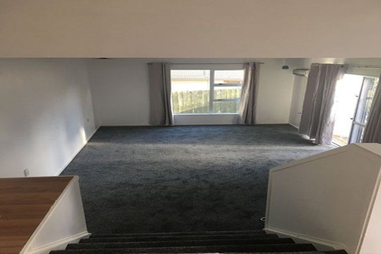 Photo of property in 2/70 Seaview Road, Glenfield, Auckland, 0629