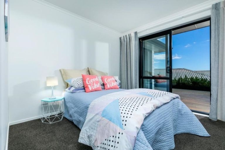 Photo of property in 2 Ruth Craig Place, Stanmore Bay, Whangaparaoa, 0932