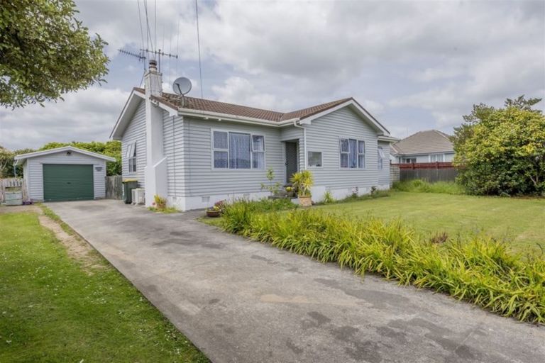 Photo of property in 22 George Street, Levin, 5510
