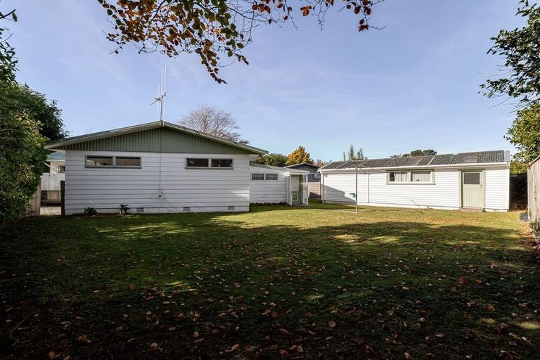 Photo of property in 107 Ruamahanga Crescent, Terrace End, Palmerston North, 4410