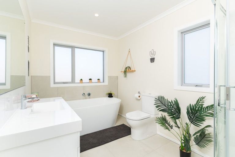 Photo of property in 17 Prestwich Rise, Churton Park, Wellington, 6037