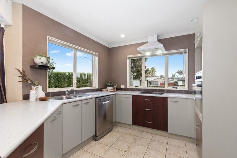 Photo of property in 100 Reynolds Road, Pukekohe, 2120