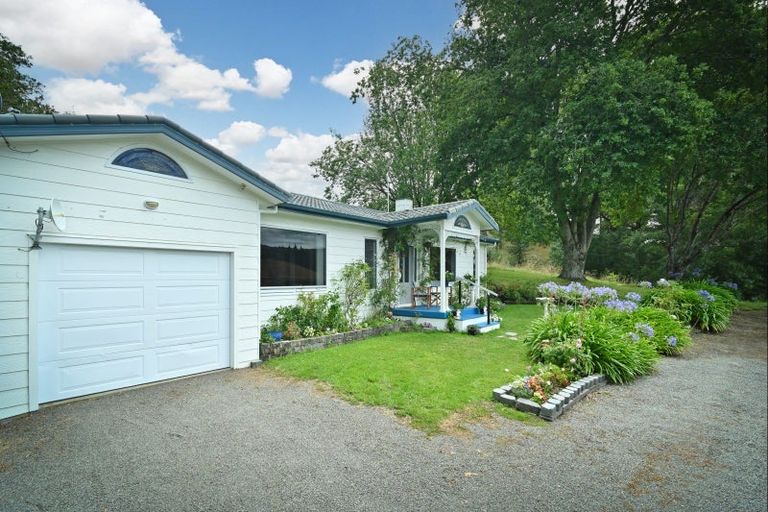 Photo of property in 1664 Kahuranaki Road, Kahuranaki, Havelock North, 4295