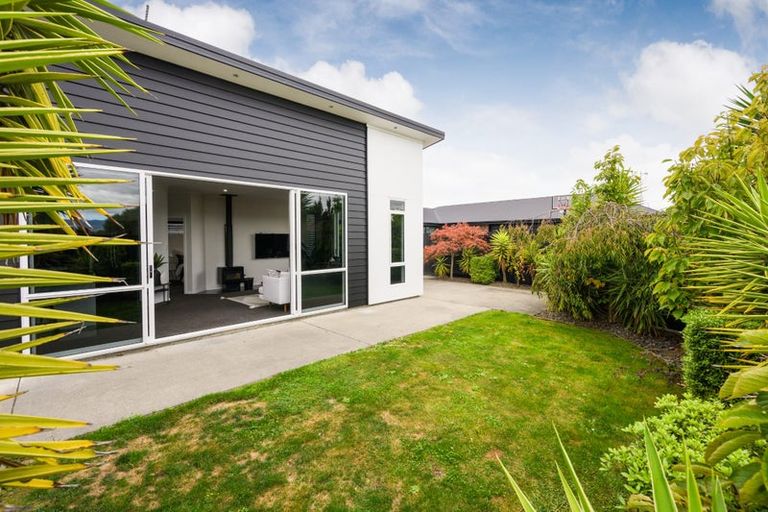 Photo of property in 93 James Line, Kelvin Grove, Palmerston North, 4414