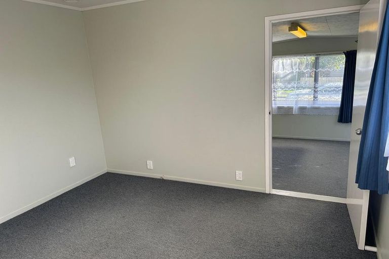 Photo of property in 12 Edwin Freeman Place, Ranui, Auckland, 0612