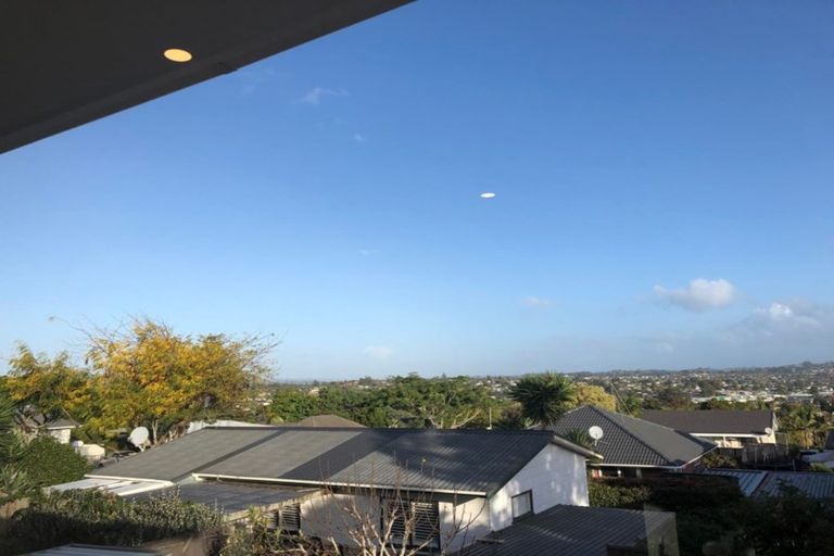 Photo of property in 14 Gwenand Place, Botany Downs, Auckland, 2010