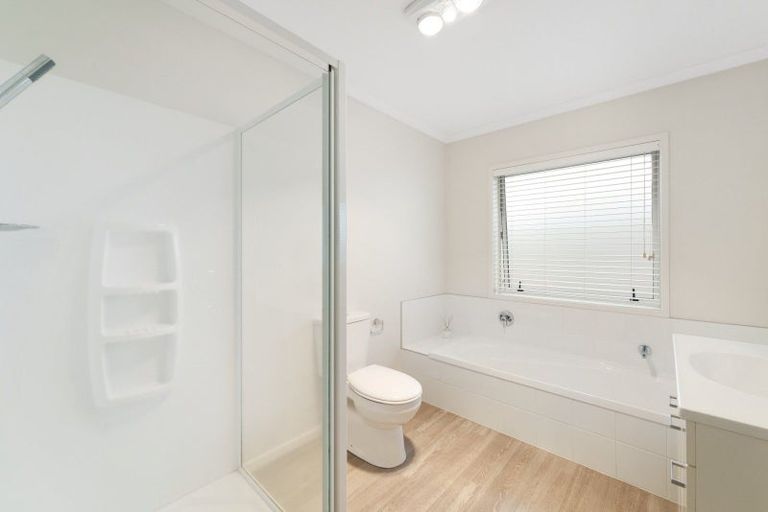 Photo of property in 4 Livingstone Drive, Papamoa Beach, Papamoa, 3118