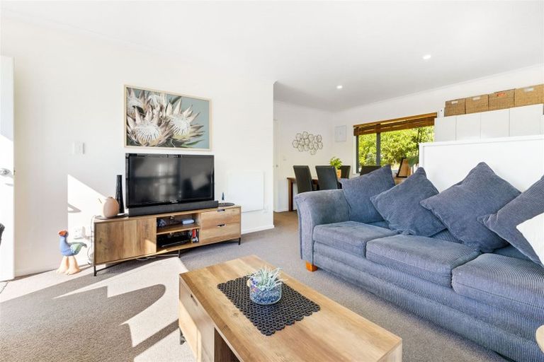 Photo of property in 5 Kemp Road, Massey, Auckland, 0614