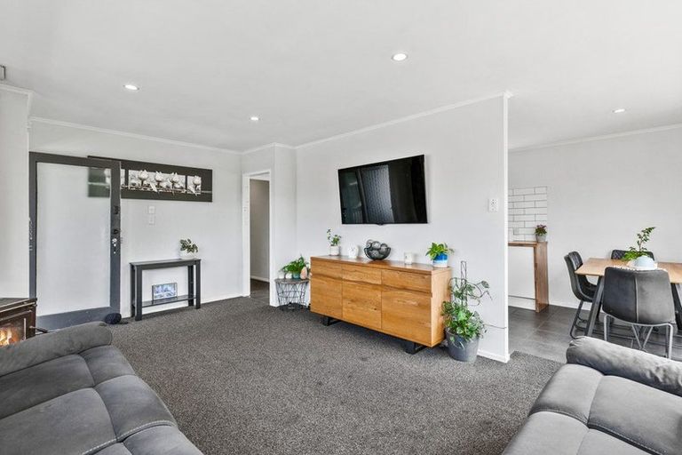 Photo of property in 34 Redwood Drive, Massey, Auckland, 0614