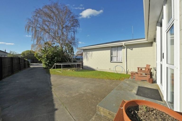Photo of property in 2/9 Peckham Lane, Woolston, Christchurch, 8062