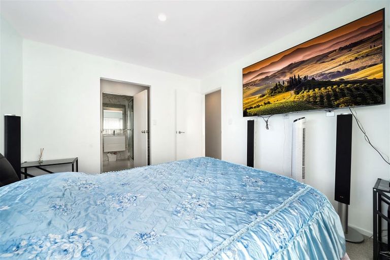 Photo of property in 23 Riverglade Parkway, Te Atatu South, Auckland, 0610