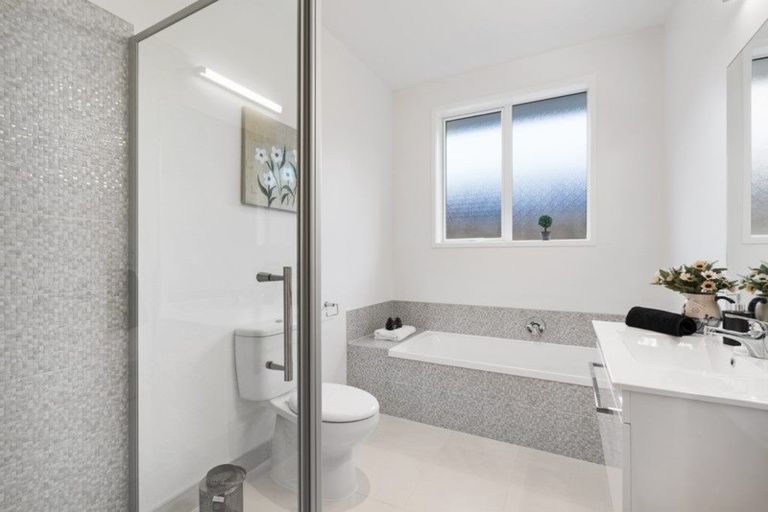 Photo of property in 71 Hayfield Way, Karaka, Papakura, 2113