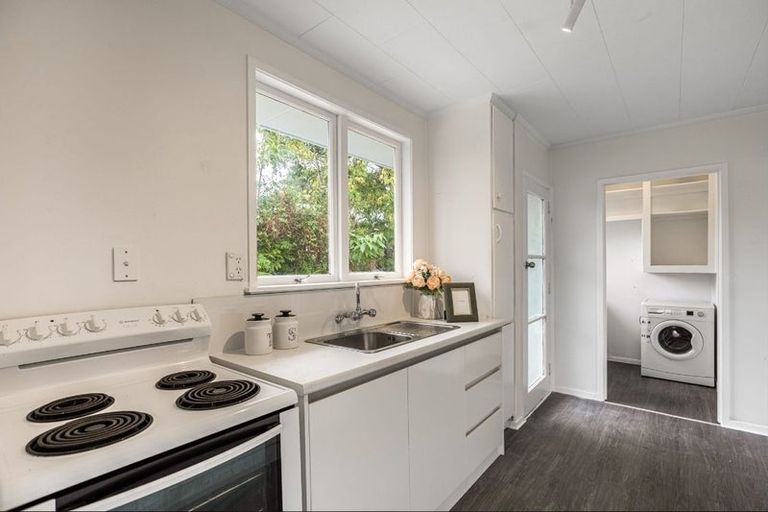 Photo of property in 9 Huruhuru Road, Massey, Auckland, 0614