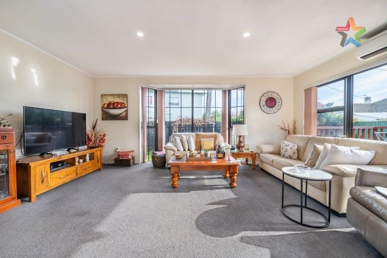 Photo of property in 2/8 Hewer Crescent, Naenae, Lower Hutt, 5011